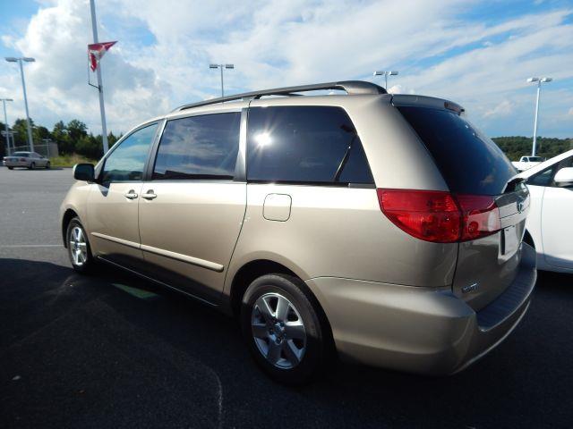 Toyota Sienna 2007 photo 2