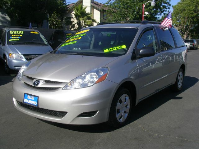 Toyota Sienna XLT, Local Trade In MiniVan