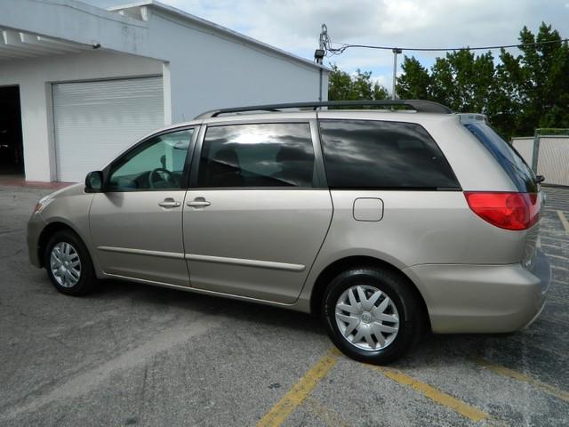 Toyota Sienna 2007 photo 1