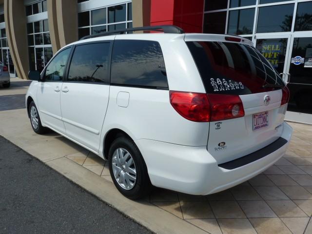 Toyota Sienna 2007 photo 2