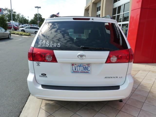 Toyota Sienna 2007 photo 4