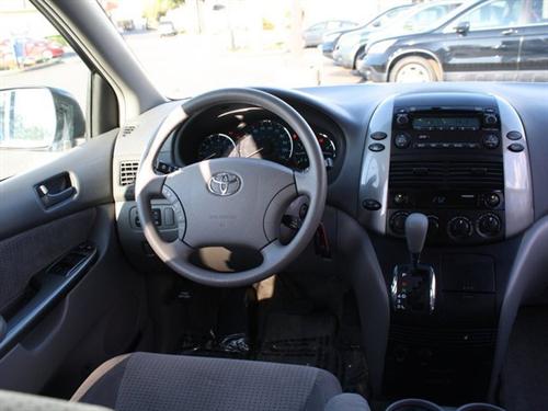 Toyota Sienna 2008 photo 1