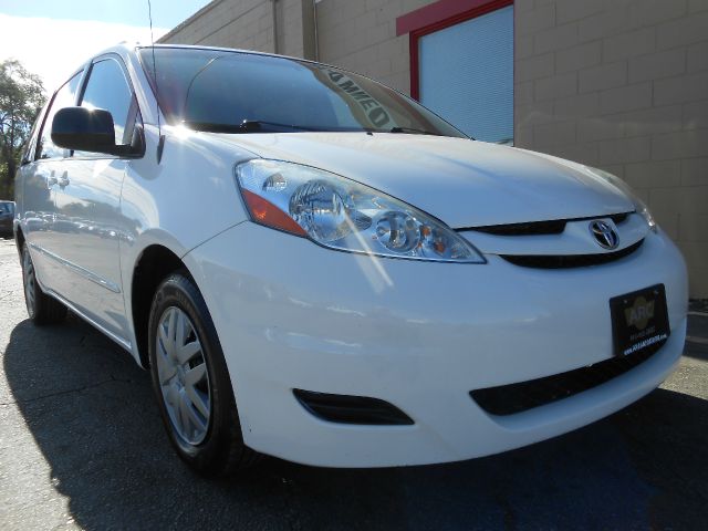 Toyota Sienna 2008 photo 2