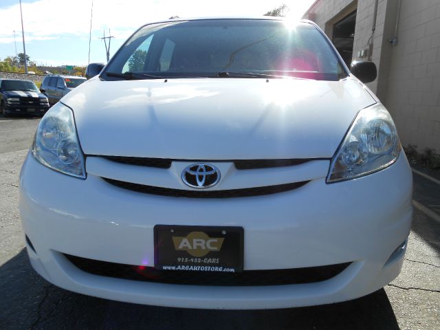 Toyota Sienna 2008 photo 3