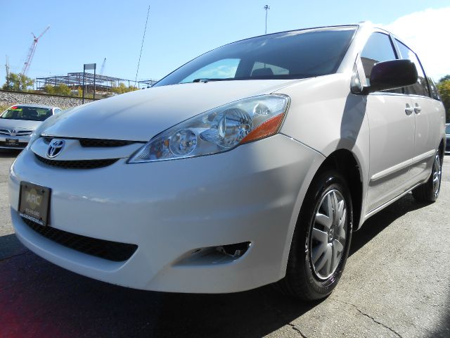 Toyota Sienna 2008 photo 4