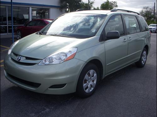 Toyota Sienna 2008 photo 1