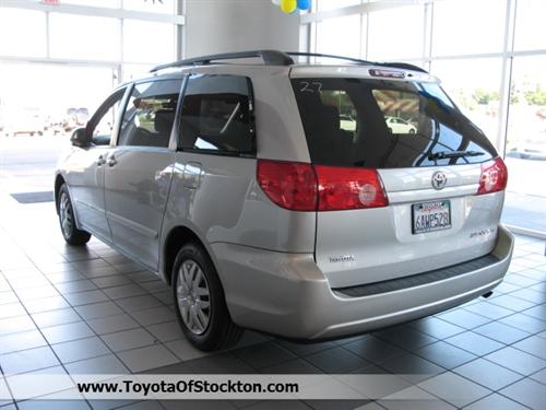 Toyota Sienna 2008 photo 1