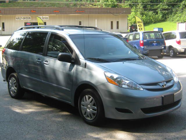 Toyota Sienna 2008 photo 2