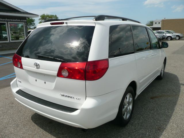 Toyota Sienna 2008 photo 2