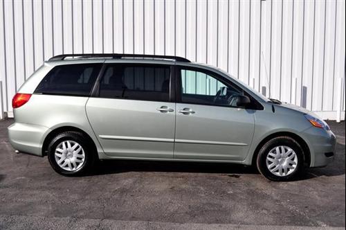 Toyota Sienna 2008 photo 1