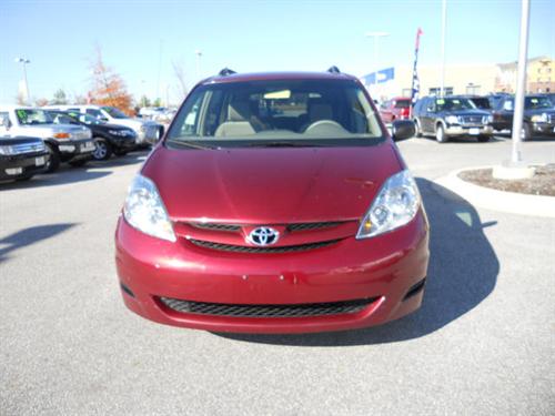 Toyota Sienna 2008 photo 2
