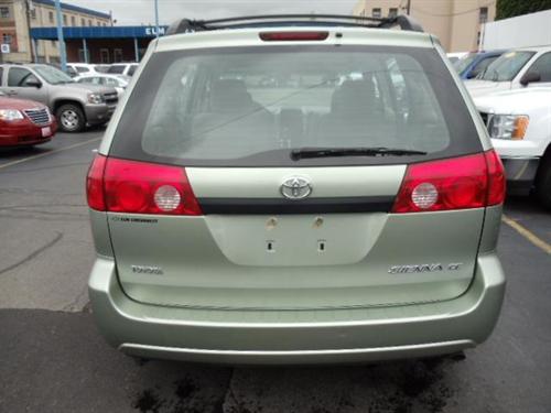 Toyota Sienna 2008 photo 4