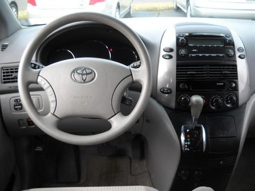 Toyota Sienna 2008 photo 3