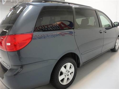 Toyota Sienna 2008 photo 3