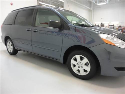 Toyota Sienna 2008 photo 4