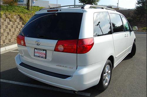 Toyota Sienna 2008 photo 3