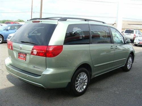 Toyota Sienna 2008 photo 2