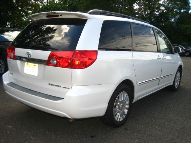 Toyota Sienna 2008 photo 1