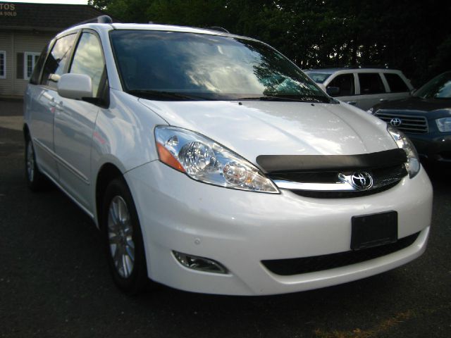 Toyota Sienna 2008 photo 2