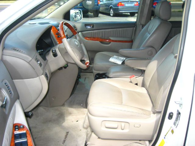 Toyota Sienna 2008 photo 4