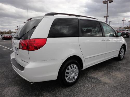 Toyota Sienna 2008 photo 4