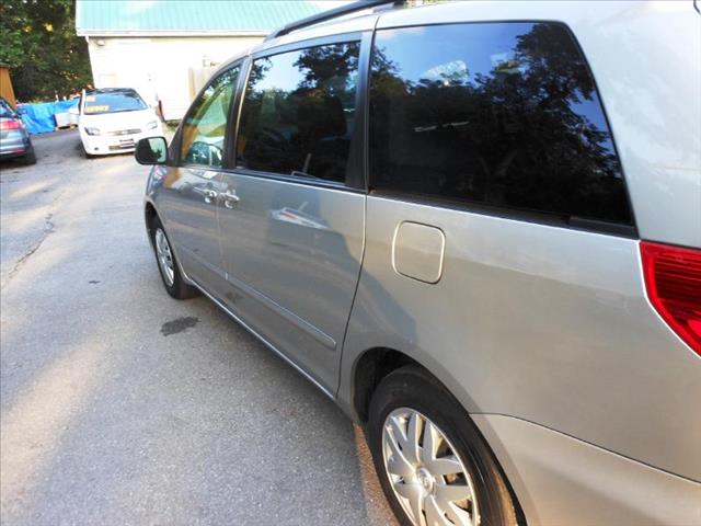 Toyota Sienna 2008 photo 2