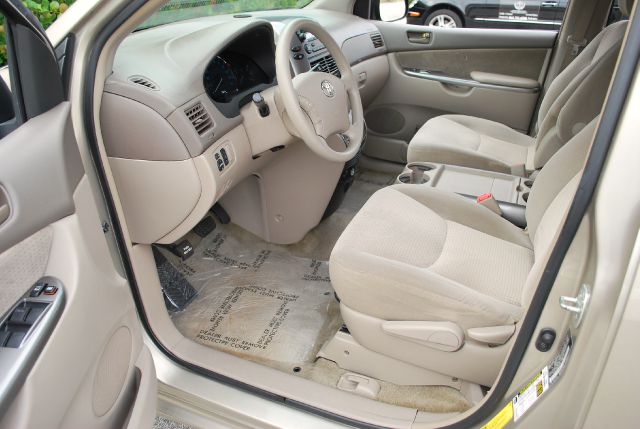 Toyota Sienna 2008 photo 2
