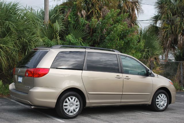 Toyota Sienna 2008 photo 4