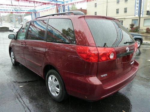 Toyota Sienna 2008 photo 2