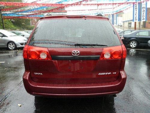 Toyota Sienna 2008 photo 3
