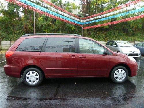 Toyota Sienna 2008 photo 4