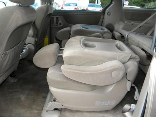 Toyota Sienna 2008 photo 2