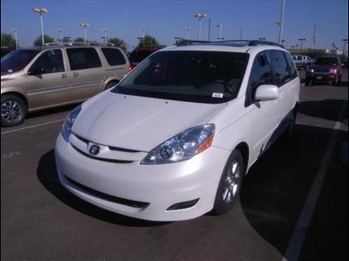 Toyota Sienna 2008 photo 2