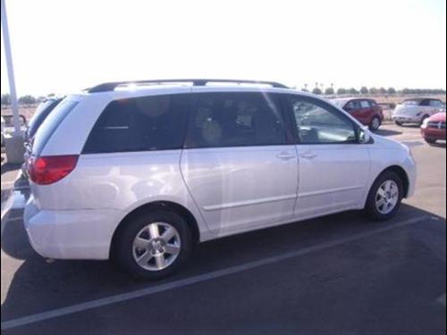 Toyota Sienna 2008 photo 3