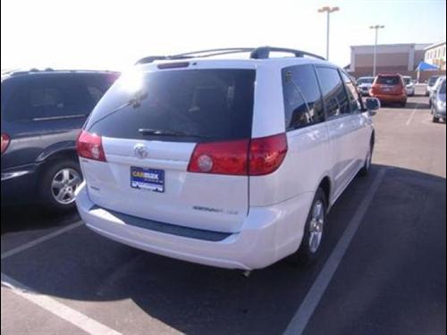 Toyota Sienna 2008 photo 4