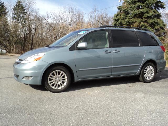 Toyota Sienna Eddie Bauer 4x4 MiniVan