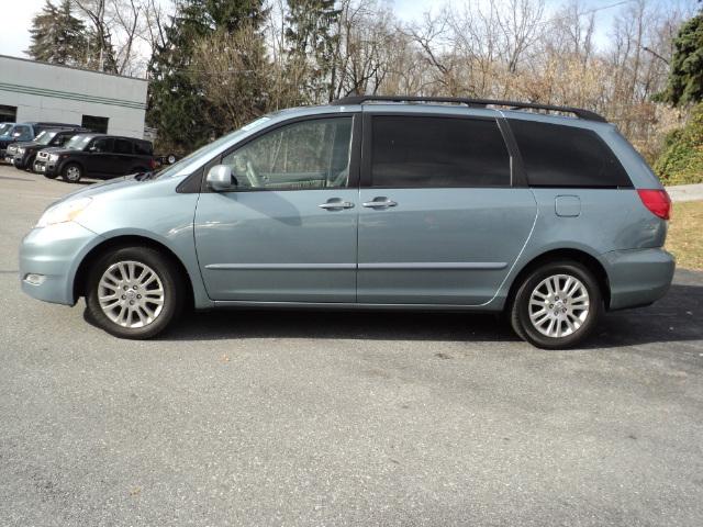 Toyota Sienna 2008 photo 1