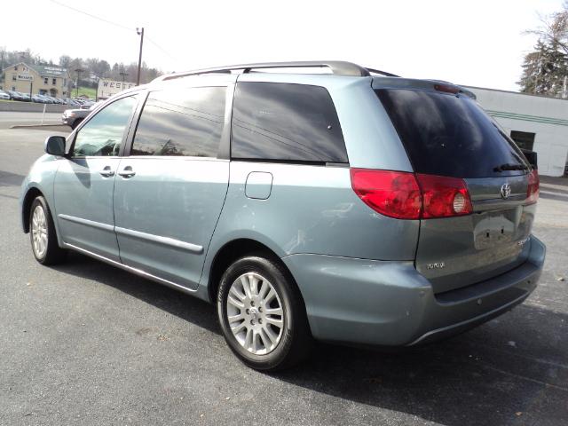 Toyota Sienna 2008 photo 2
