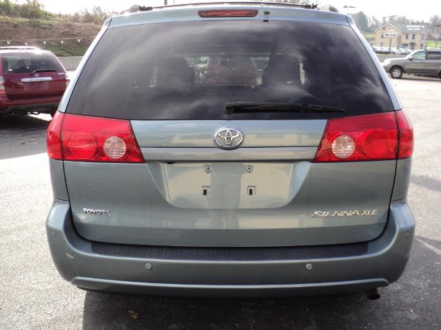 Toyota Sienna 2008 photo 3