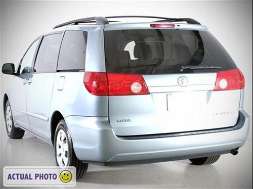 Toyota Sienna 2008 photo 2