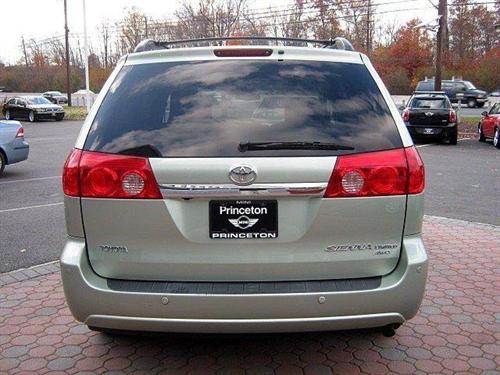 Toyota Sienna 2008 photo 1