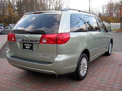 Toyota Sienna 2008 photo 2