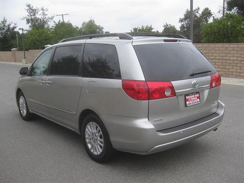 Toyota Sienna 2008 photo 1