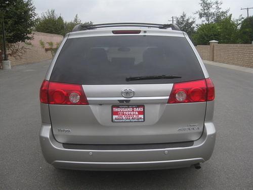 Toyota Sienna 2008 photo 2