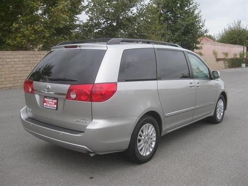 Toyota Sienna 2008 photo 3