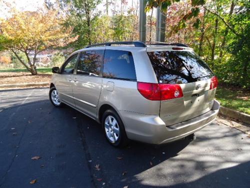 Toyota Sienna 2008 photo 3