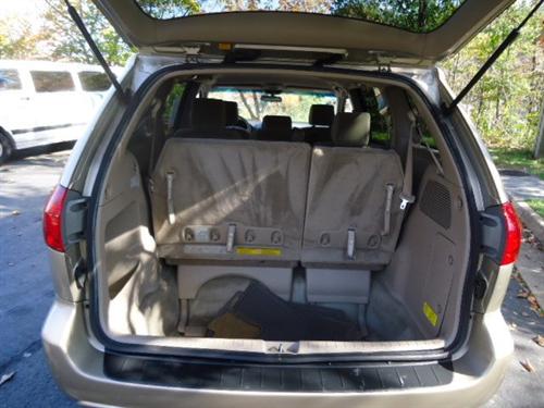 Toyota Sienna 2008 photo 4
