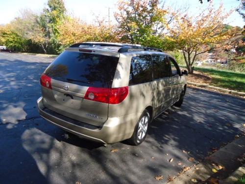 Toyota Sienna 2008 photo 5