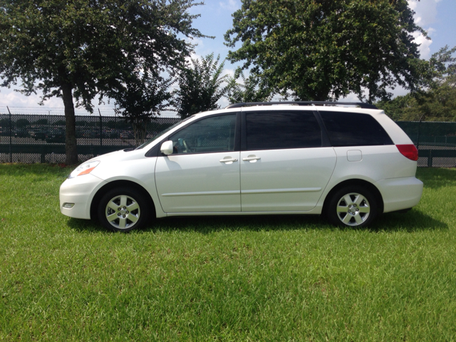 Toyota Sienna 2008 photo 1