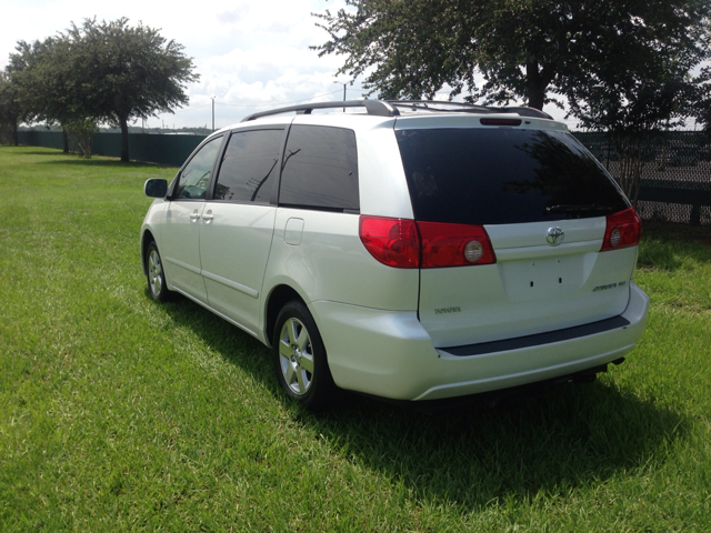 Toyota Sienna 2008 photo 2